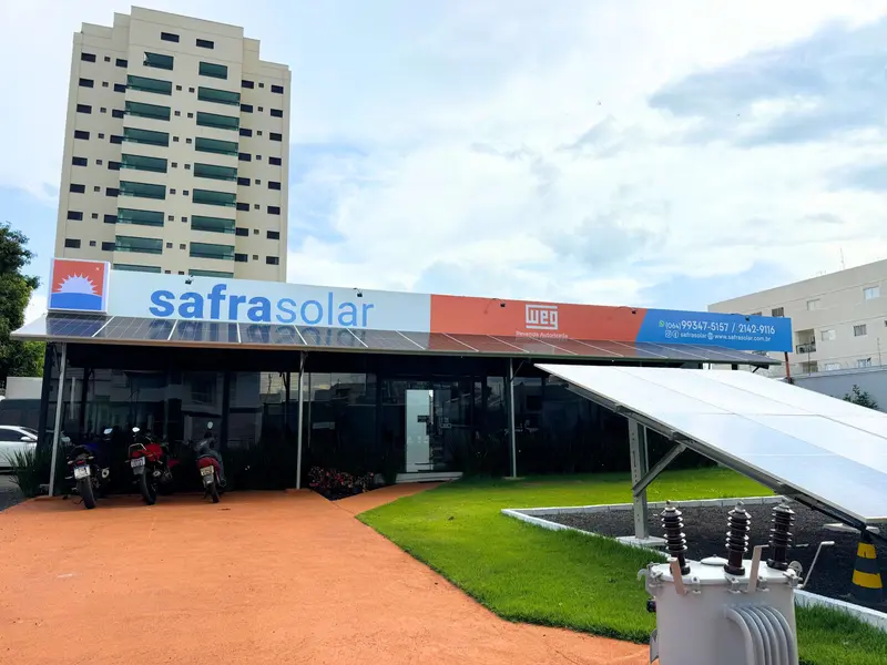 Fachada da Safra Solar durante o dia